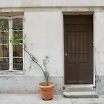 Paris 9E : Studio Authentique Ancien Atelier, Proche Grands Boulevards
